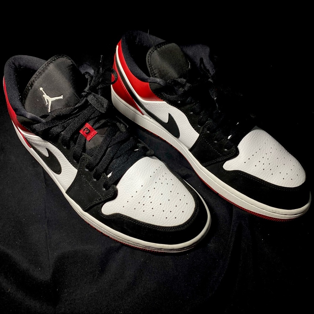 Jordan 1 Low Black Toe
